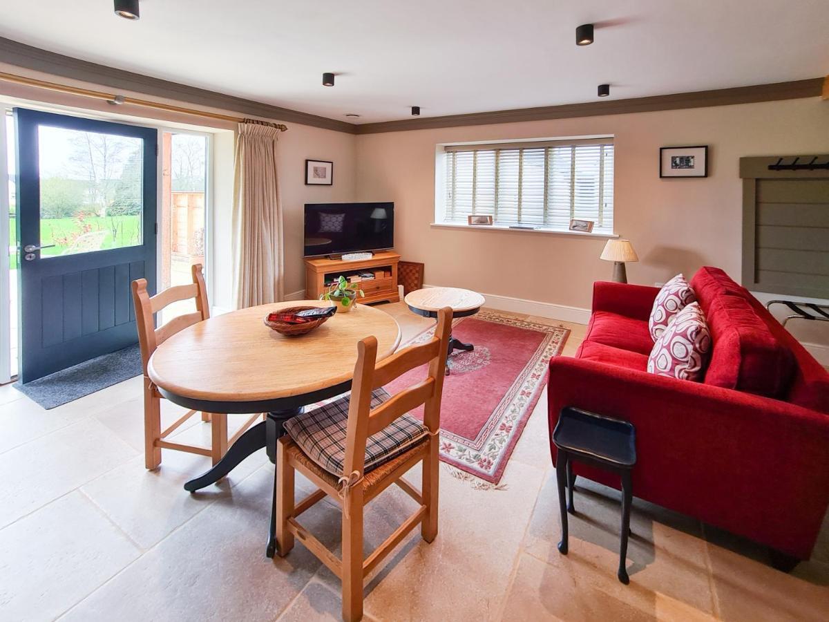 Luxury Lodge @ Ewen Barn - Private 5* Retreat سيرنسيستر المظهر الخارجي الصورة