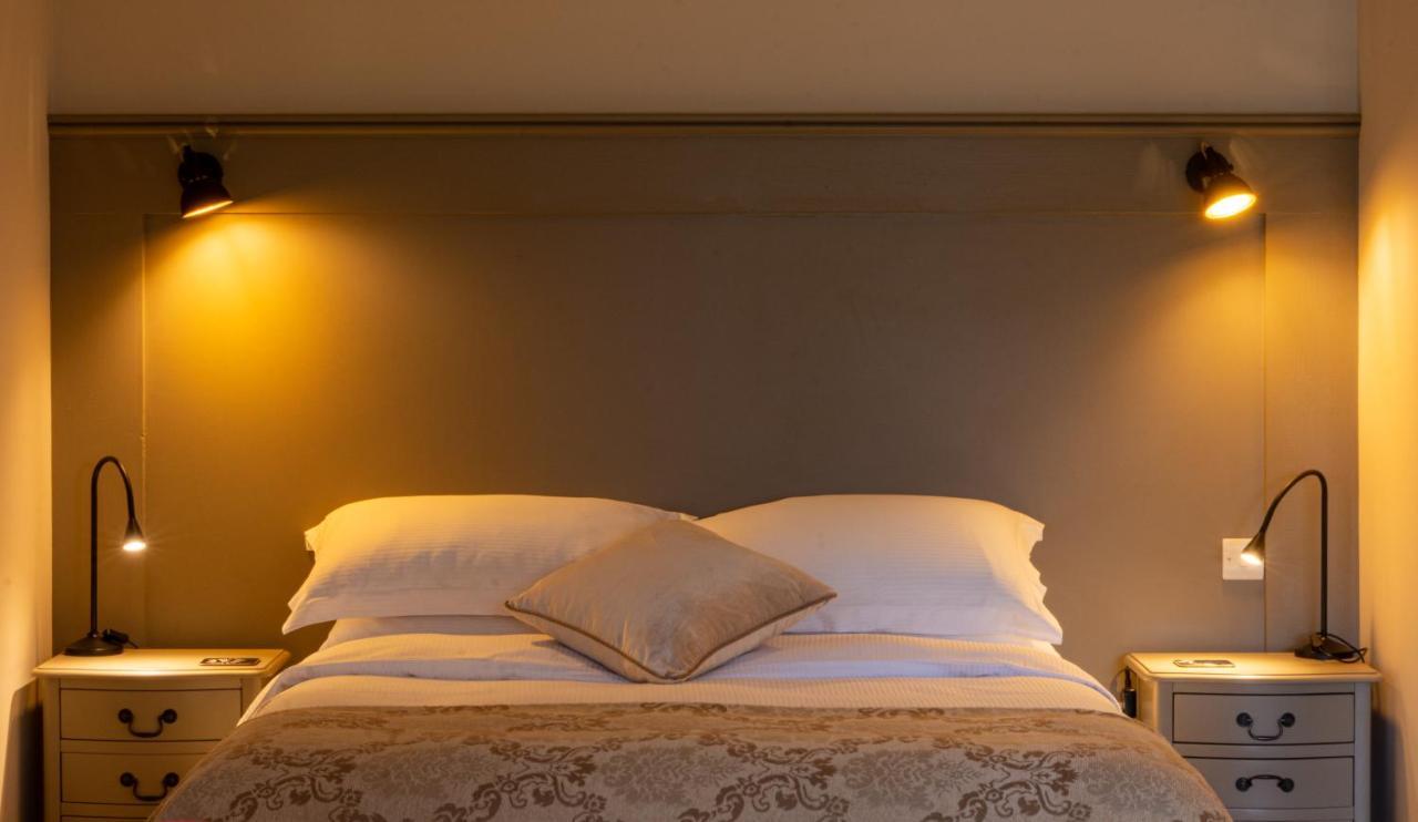 Luxury Lodge @ Ewen Barn - Private 5* Retreat سيرنسيستر المظهر الخارجي الصورة